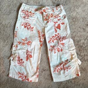 DaNang Y2K Vintage  floral cargo capri pants.
